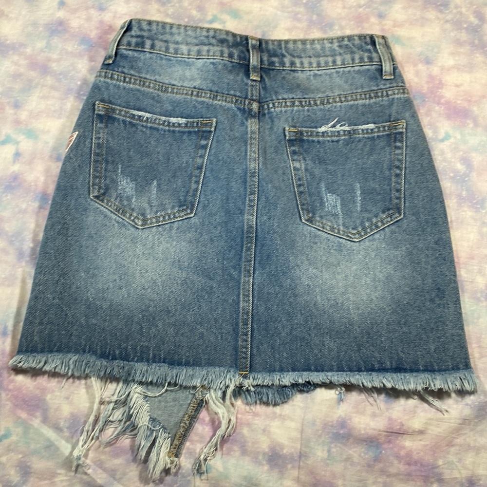 Shein • Floral Appliqué Distressed Denim Skirt - Picture 7 of 12